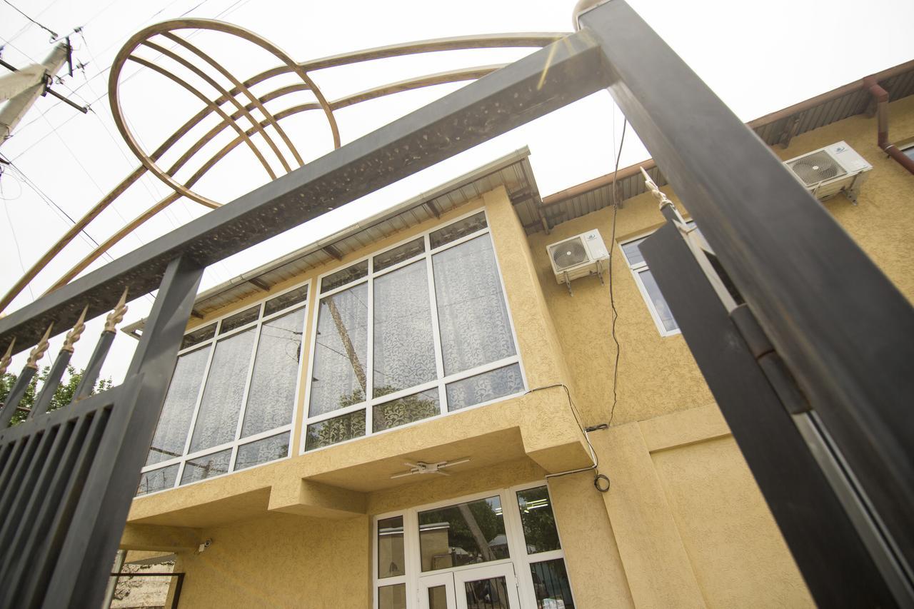 Hostel ESAL Osh Buitenkant foto
