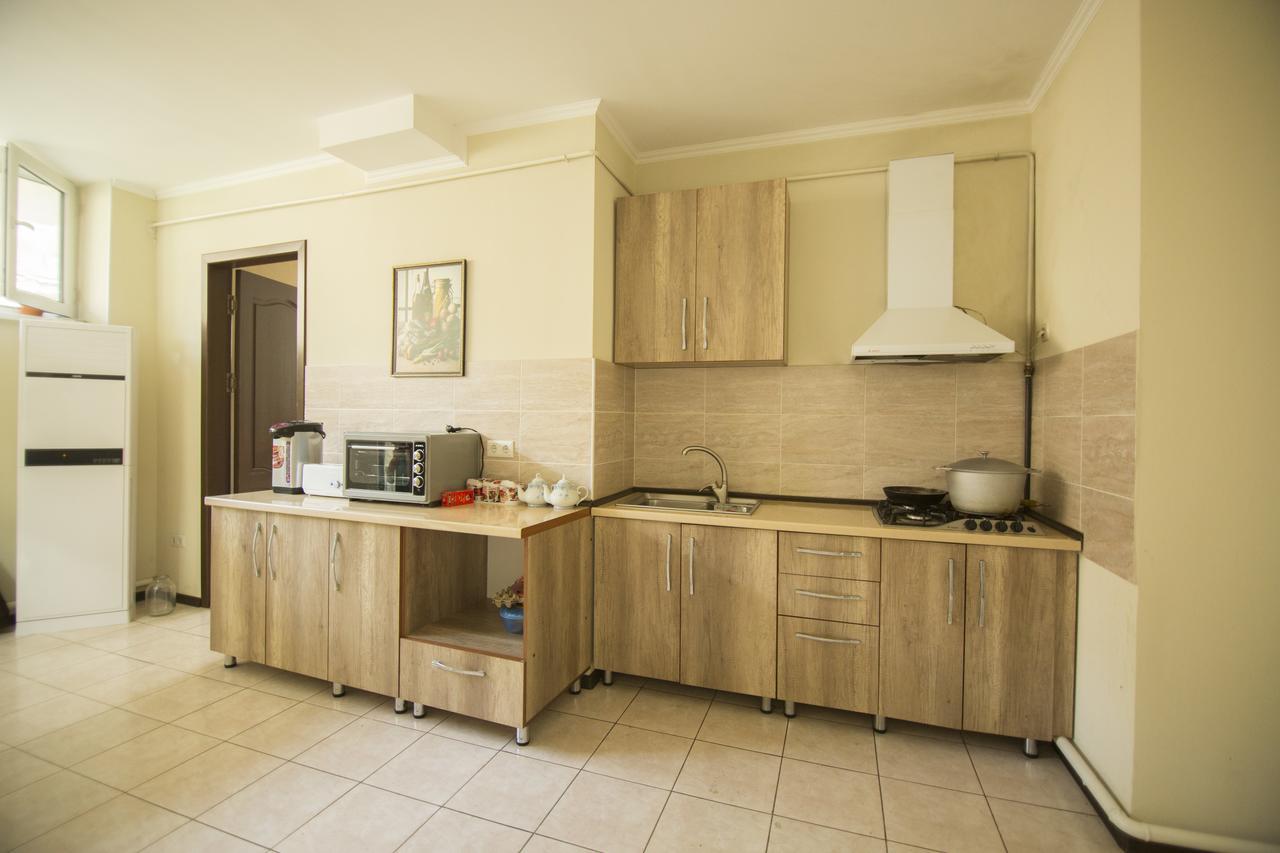 Hostel ESAL Osh Buitenkant foto