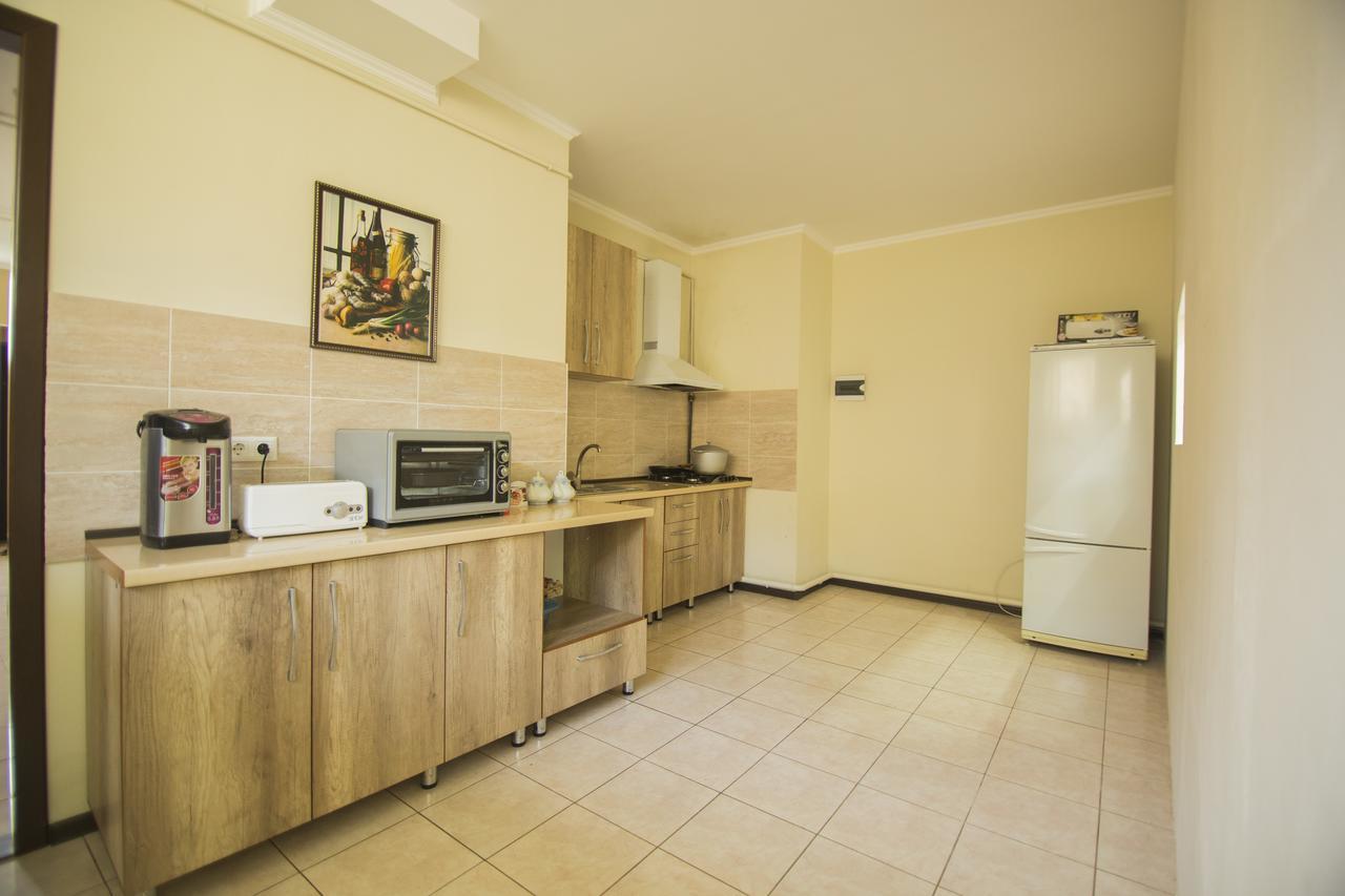Hostel ESAL Osh Buitenkant foto